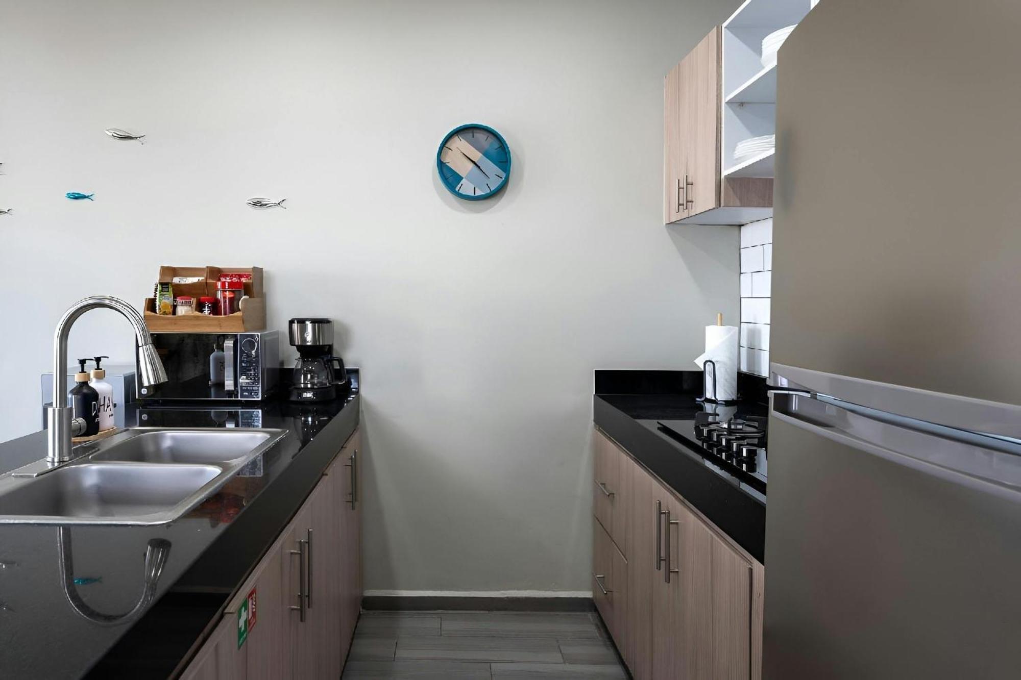Luxe Modern-5 Star Area-walk 2 Beach-pool-bbq-view-king Bed